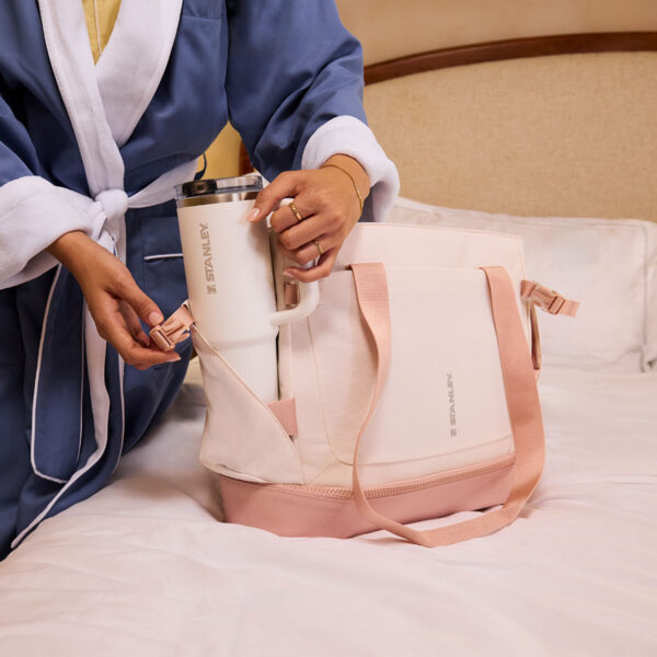 Stanley torba sportowa The Vitalize™ Macro Method Tote 26.1L Rose Quartz